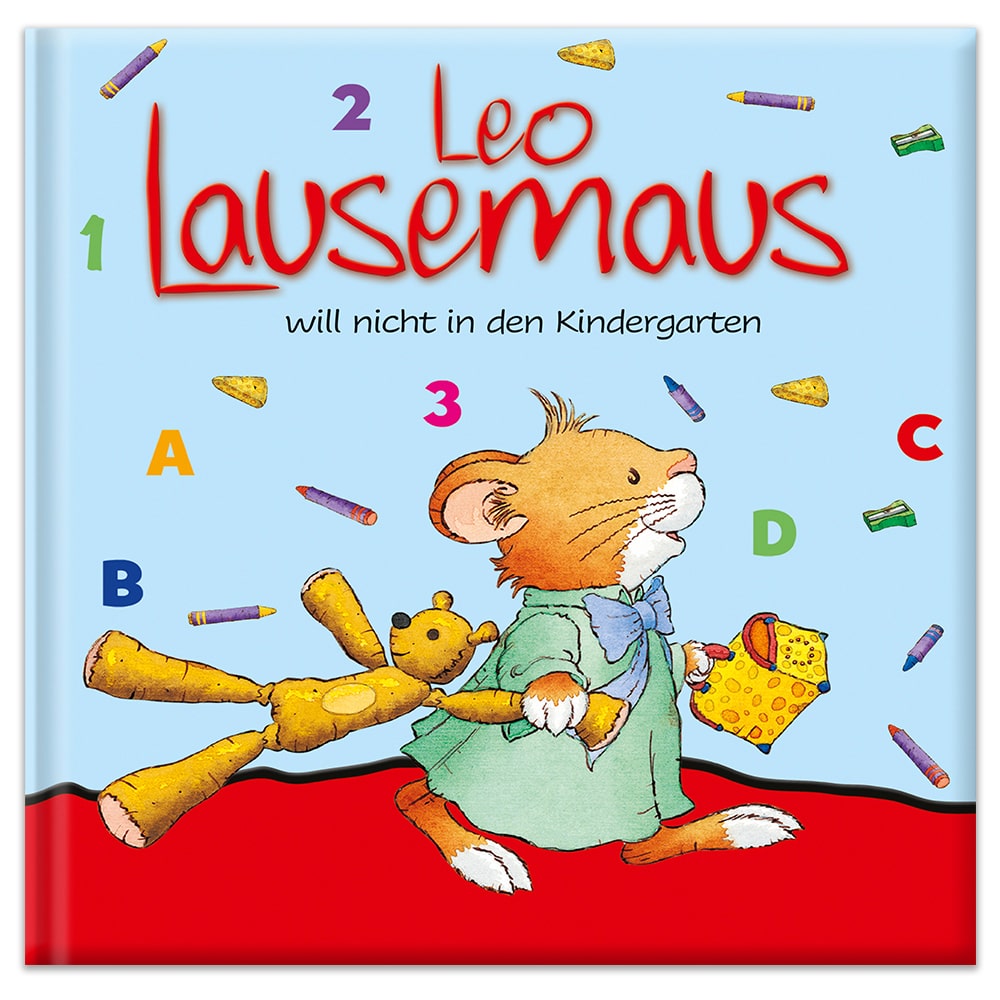 Cover eines Kinderbuchs mit einer Maus im Mantel, die einen Teddybären und eine Tasche hält, mit bunten Buchstaben und Zahlen.