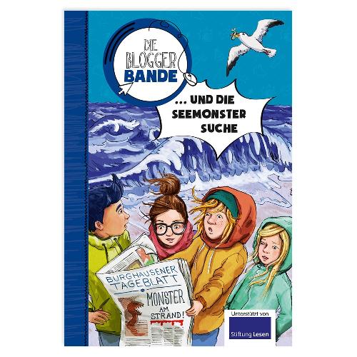 Kinder lesen eine Zeitung mit dem Titel „Monster am Strand“ und darüber eine Möwe. Text: „Die Blogger Bande ... und die Seemonster Suche.“