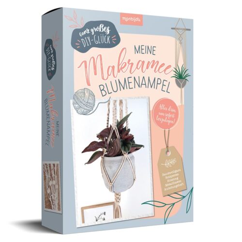 DIY-Set zur Herstellung eines Makramee-Pflanzenhängers mit Topf und Anleitung auf einer dekorativen Box.