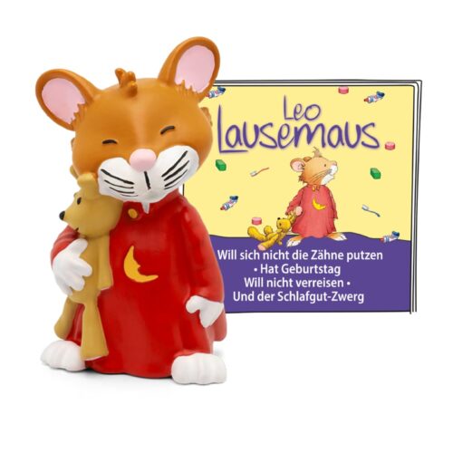 Spielzeugmausfigur mit Buchtitel „Leo Lausemaus“. Die Maus hält einen Teddybären in einem roten Pyjama.