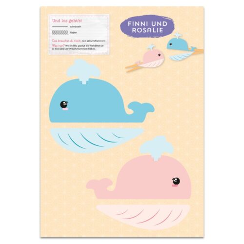 Niedliche blaue und rosa Cartoon-Wale mit einem Vogel auf einem gelb gemusterten Hintergrund.